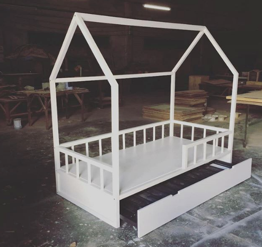 Made-to-order House bed with Fence and 2 Drawers OR Pull-out